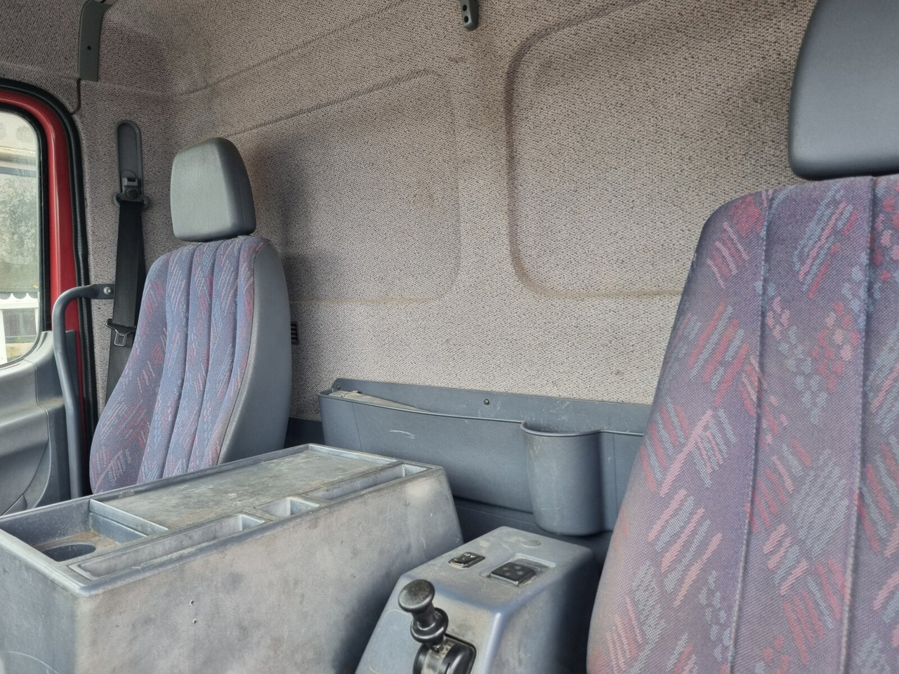 Mercedes-Benz - 1215 4x2 - Грузовик-контейнеровоз/ Сменный кузов: фото 2 Mercedes-Benz - 1215 4x2 - Грузовик-контейнеровоз/ Сменный кузов: фото 2