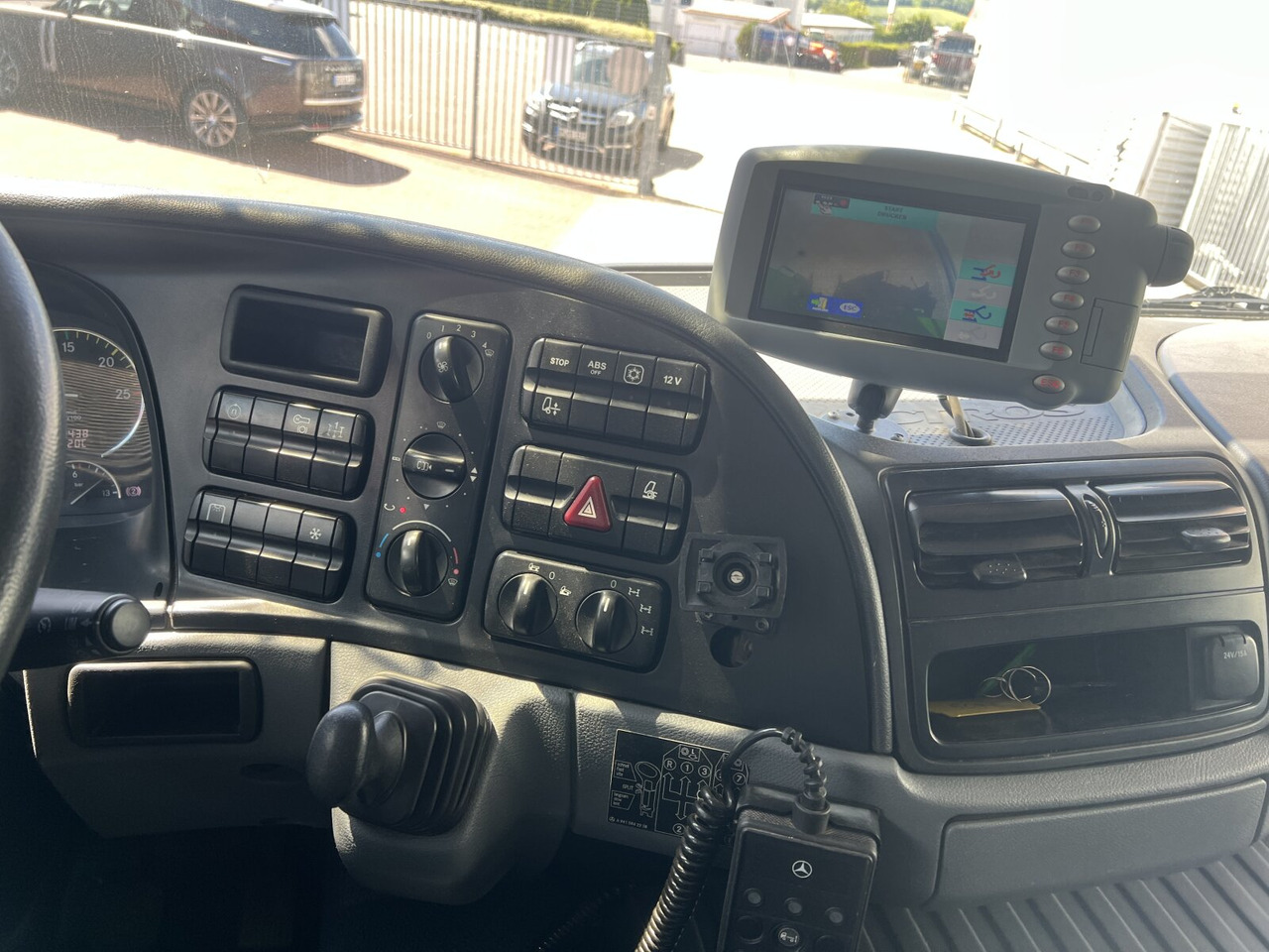 Mercedes-Benz Actros 2032 LA 4x4 Actros 2032 LA 4x4/ Rdstand 3.600 mm - Грузовик-шасси: фото 3 Mercedes-Benz Actros 2032 LA 4x4 Actros 2032 LA 4x4/ Rdstand 3.600 mm - Грузовик-шасси: фото 3