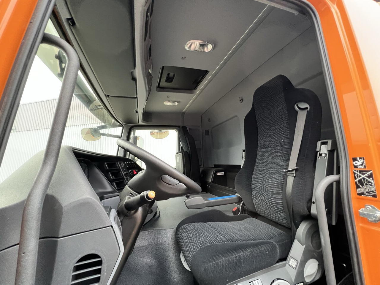 Фото интерьера 1: Новый Грузовик-шасси Mercedes-Benz Actros 2141 K 4x2 Actros 2141 K 4x2