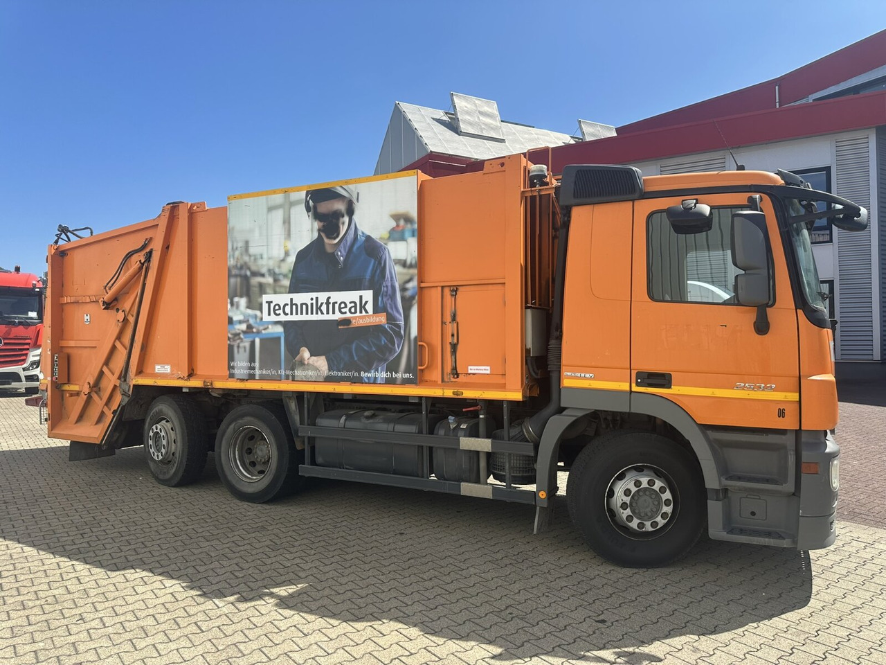 Мусоровоз для транспортировки мусора Mercedes-Benz Actros 2532 L 6x2 Actros 2532/41 L 6x2, EEV, Lenkachse, Haller X2C M21, Zöller-Schüttung: фото 9