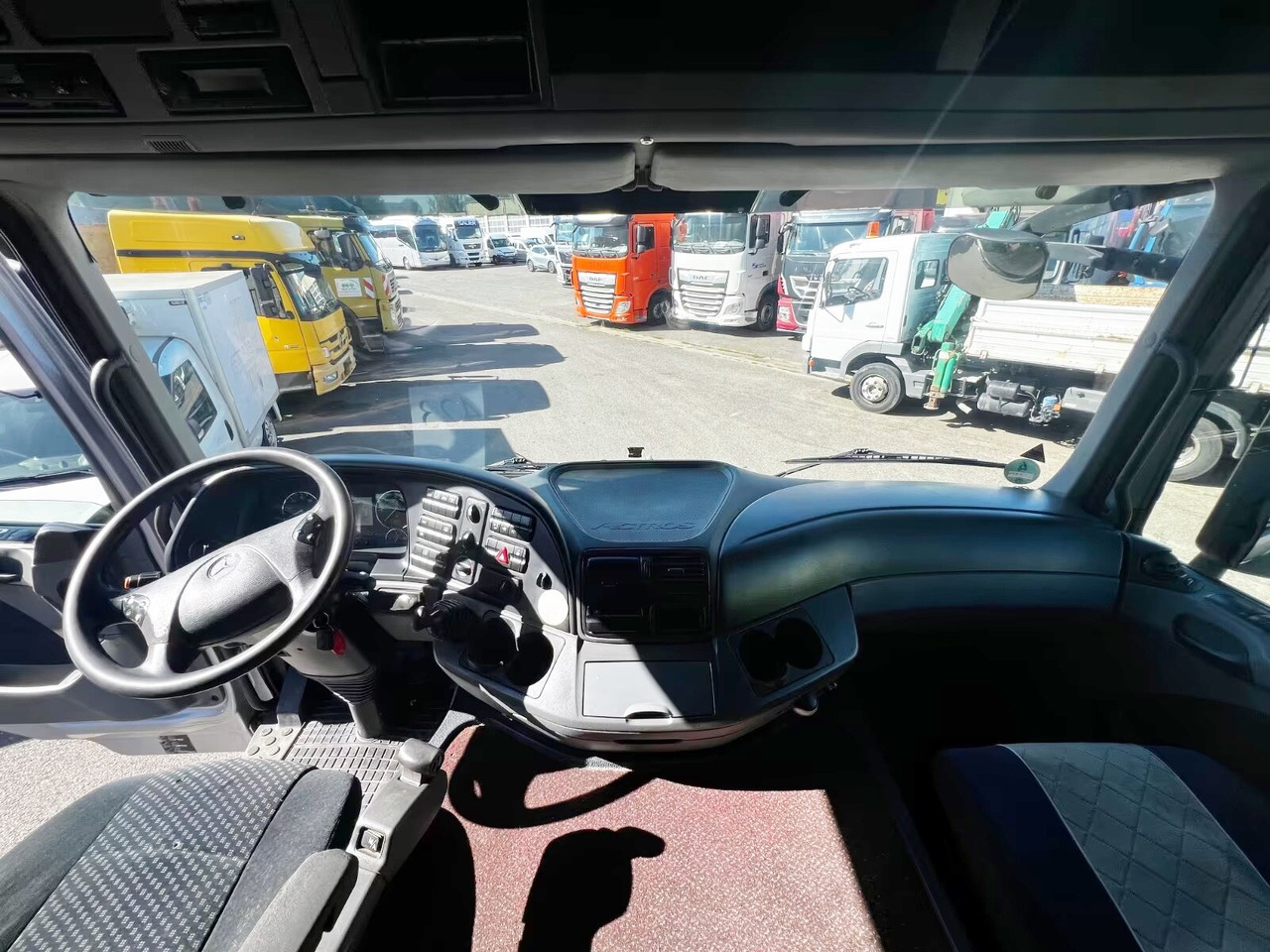 Mercedes-Benz Actros 2544 L 6x2 Actros 2544 L 6x2, Lenkachse, Kran MKG HLK531HP-a5, Funk - Грузовик бортовой/ Платформа, Автоманипулятор: фото 2 Mercedes-Benz Actros 2544 L 6x2 Actros 2544 L 6x2, Lenkachse, Kran MKG HLK531HP-a5, Funk - Грузовик бортовой/ Платформа, Автоманипулятор: фото 2
