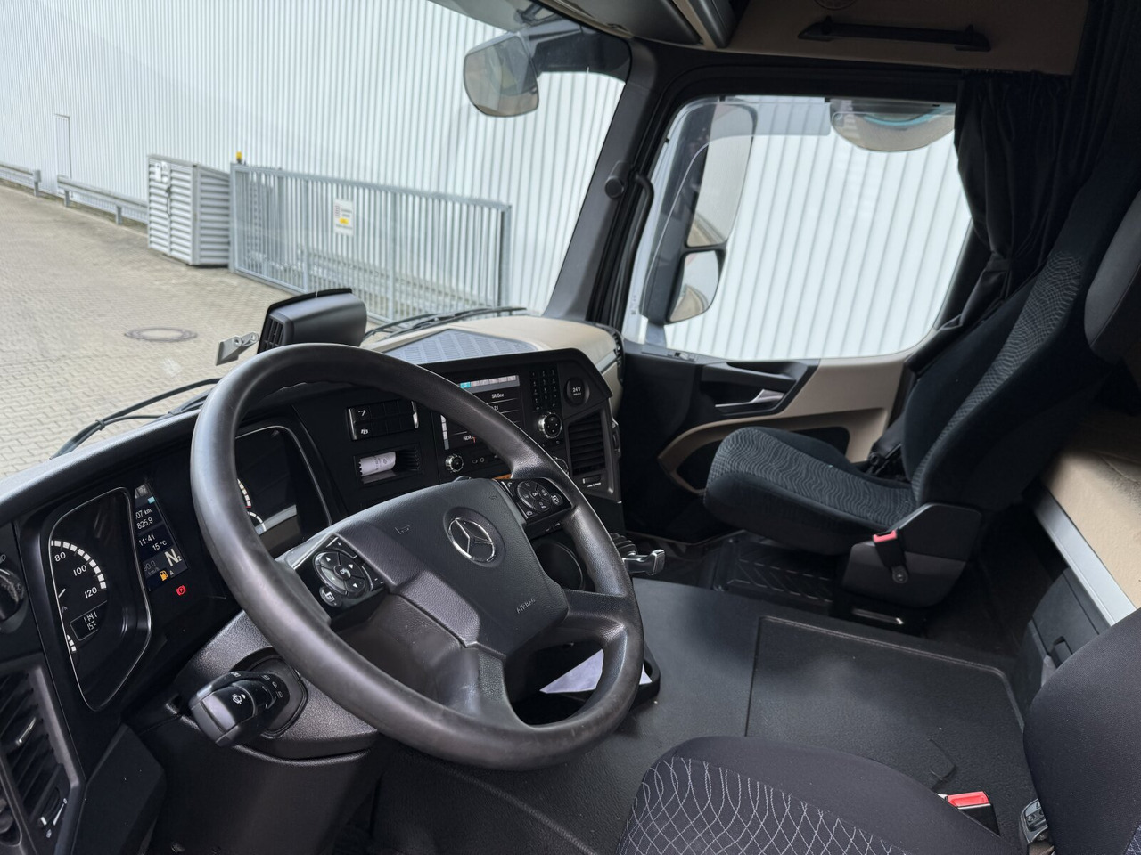 Mercedes-Benz Actros 2545 L 6x2 Actros 2545 L 6x2/46, Retarder, Lenk-/Liftachse, StreamSpace, Navi - Крюковой мультилифт: фото 3 Mercedes-Benz Actros 2545 L 6x2 Actros 2545 L 6x2/46, Retarder, Lenk-/Liftachse, StreamSpace, Navi - Крюковой мультилифт: фото 3