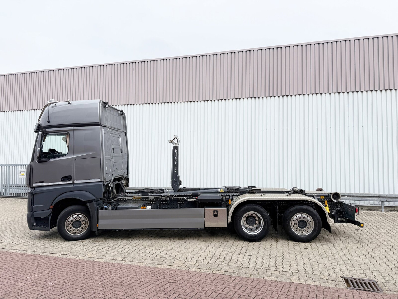 Mercedes-Benz Actros 2552 L 6x2 Actros 2552 L 6x2, Lenk/Lift, Retarder, GigaSpace, LED, Motorabtrieb, Meiller Tectrum, Funk - Крюковой мультилифт: фото 2 Mercedes-Benz Actros 2552 L 6x2 Actros 2552 L 6x2, Lenk/Lift, Retarder, GigaSpace, LED, Motorabtrieb, Meiller Tectrum, Funk - Крюковой мультилифт: фото 2