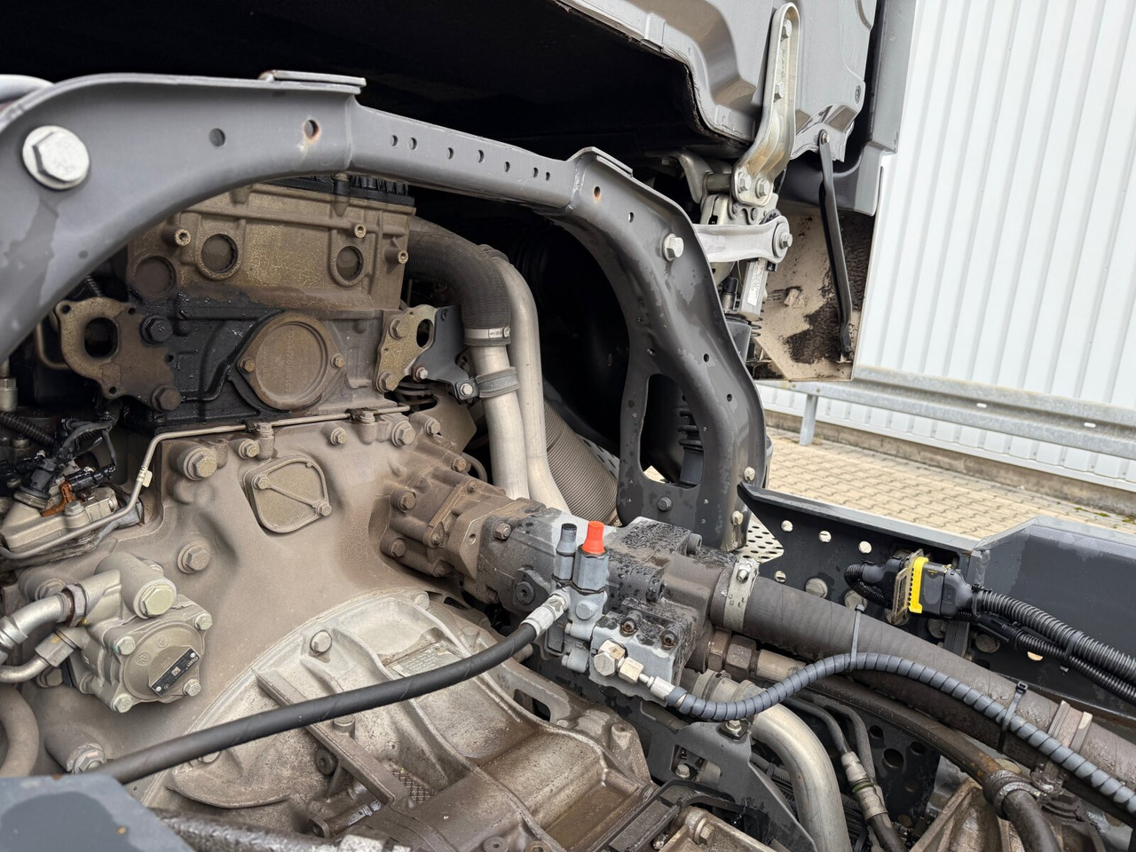 Mercedes-Benz Actros 2552 L 6x2 Actros 2552 L 6x2, Lenk/Lift, Retarder, GigaSpace, LED, Motorabtrieb, Meiller Tectrum, Funk - Крюковой мультилифт: фото 4 Mercedes-Benz Actros 2552 L 6x2 Actros 2552 L 6x2, Lenk/Lift, Retarder, GigaSpace, LED, Motorabtrieb, Meiller Tectrum, Funk - Крюковой мультилифт: фото 4