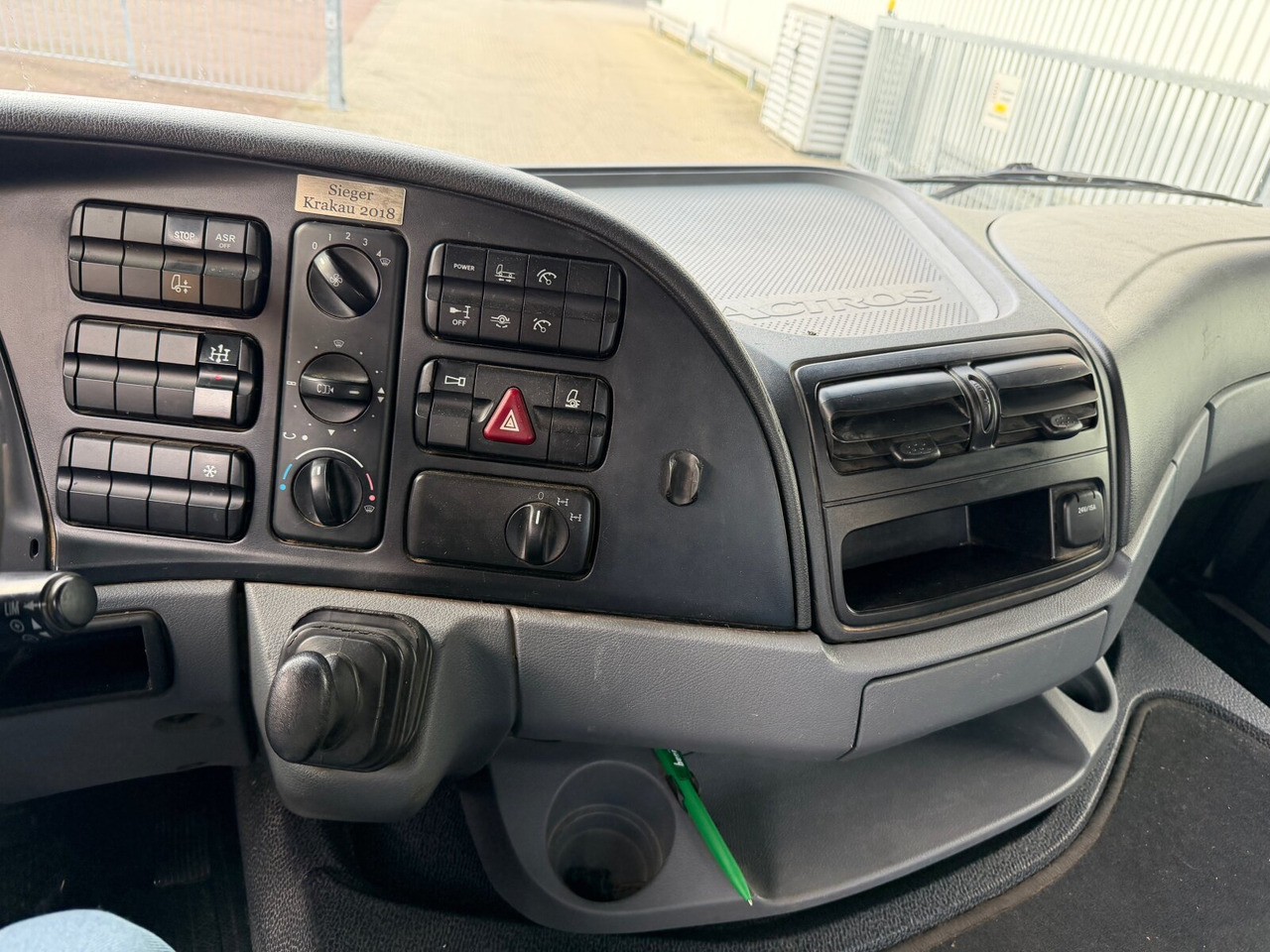 Mercedes-Benz Actros 2644 L 6x4 Actros 2644 L 6x4 - Крюковой мультилифт: фото 4 Mercedes-Benz Actros 2644 L 6x4 Actros 2644 L 6x4 - Крюковой мультилифт: фото 4