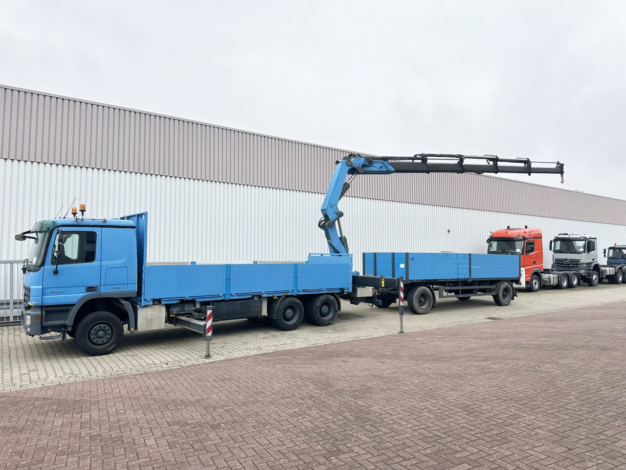 Mercedes-Benz Actros 2741 L 6x4 Actros 2741 L 6x4, Twist-Lock ausz. auf 3m, Heckkran Palfinger PK 42502-D, Funk - Грузовик бортовой/ Платформа, Автоманипулятор: фото 3 Mercedes-Benz Actros 2741 L 6x4 Actros 2741 L 6x4, Twist-Lock ausz. auf 3m, Heckkran Palfinger PK 42502-D, Funk - Грузовик бортовой/ Платформа, Автоманипулятор: фото 3