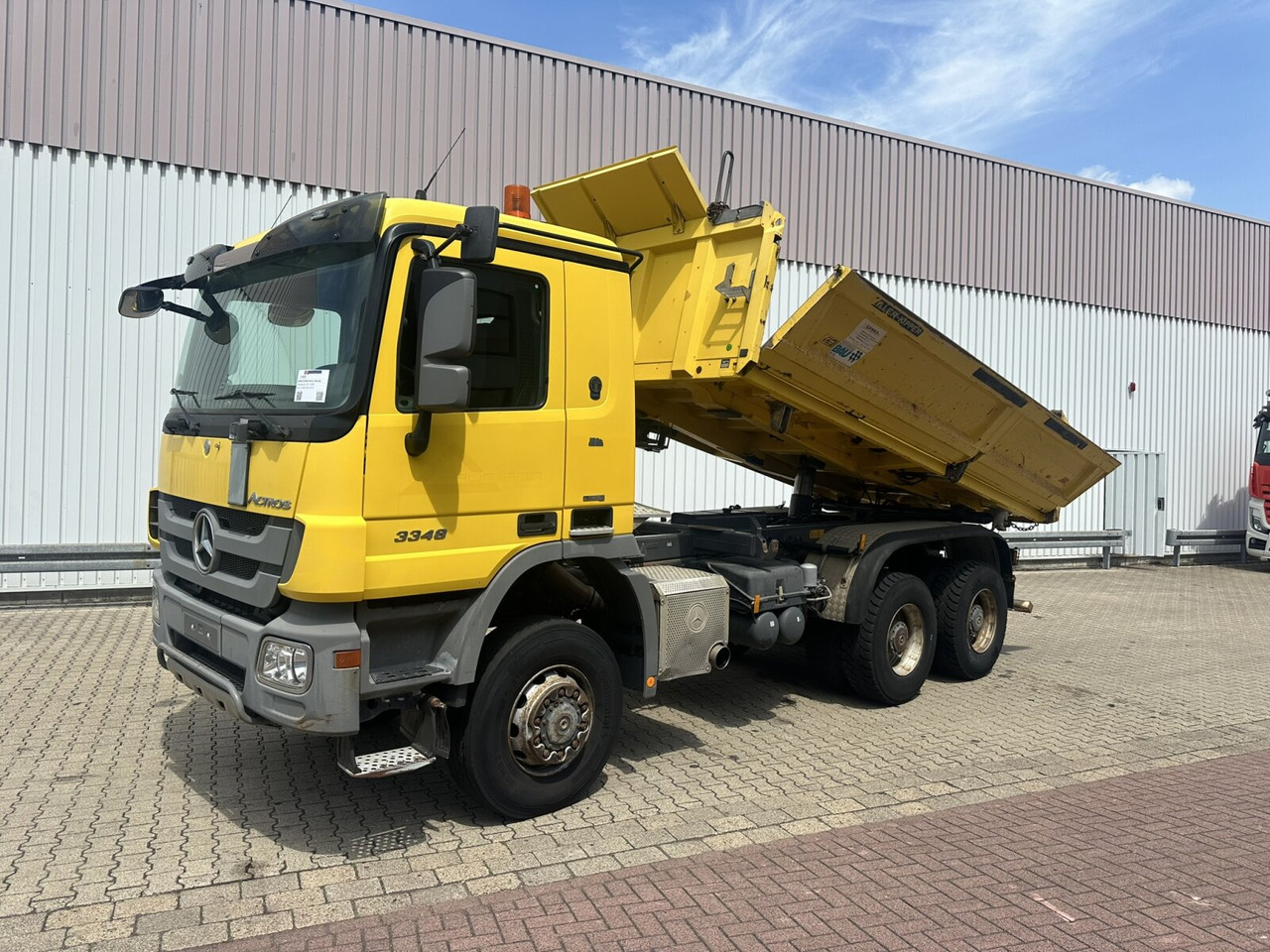 Mercedes-Benz Actros 3348 AK 6x6 Actros 3348 AK 6x6, Bordmatik links - Самосвал: фото 1 Mercedes-Benz Actros 3348 AK 6x6 Actros 3348 AK 6x6, Bordmatik links - Самосвал: фото 1