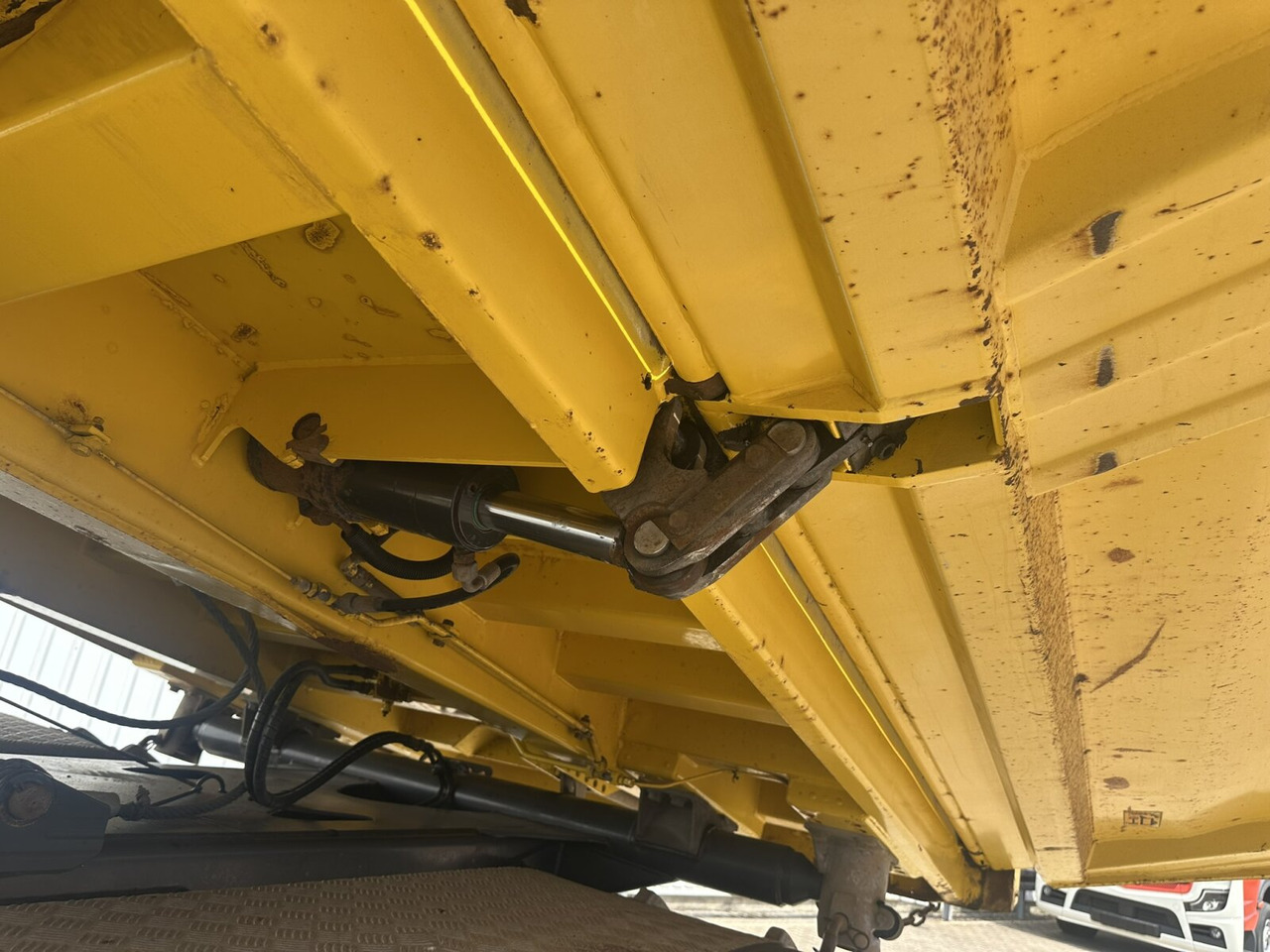 Самосвал Mercedes-Benz Actros 3348 AK 6x6 Actros 3348 AK 6x6, Bordmatik links: фото 13