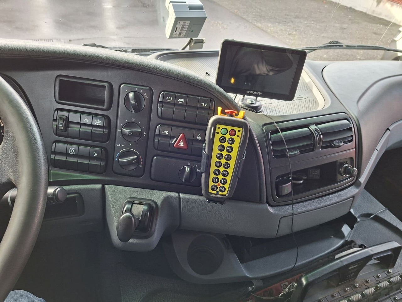 Mercedes-Benz Actros 4146 K 8x4/4 Actros 4146 K 8x4/4, Retarder, Kran Hiab XS 477 E-7 HiPro, Flyjib, Seilwinde, Funk - Крюковой мультилифт, Автоманипулятор: фото 5 Mercedes-Benz Actros 4146 K 8x4/4 Actros 4146 K 8x4/4, Retarder, Kran Hiab XS 477 E-7 HiPro, Flyjib, Seilwinde, Funk - Крюковой мультилифт, Автоманипулятор: фото 5