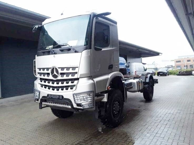 Mercedes-Benz Arocs 2053 A 4x4 Arocs 2053 A 4x4, Grounder, MirrorCam, Multimedia Cockpit, Navi - Грузовик-шасси: фото 1 Mercedes-Benz Arocs 2053 A 4x4 Arocs 2053 A 4x4, Grounder, MirrorCam, Multimedia Cockpit, Navi - Грузовик-шасси: фото 1