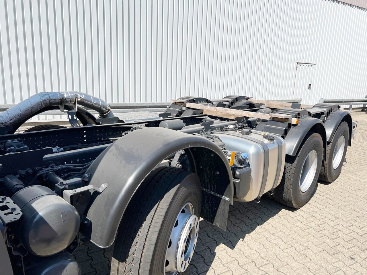 Mercedes-Benz Arocs 3240 8x4 Arocs 3240 8x4 - Грузовик-шасси: фото 2 Mercedes-Benz Arocs 3240 8x4 Arocs 3240 8x4 - Грузовик-шасси: фото 2