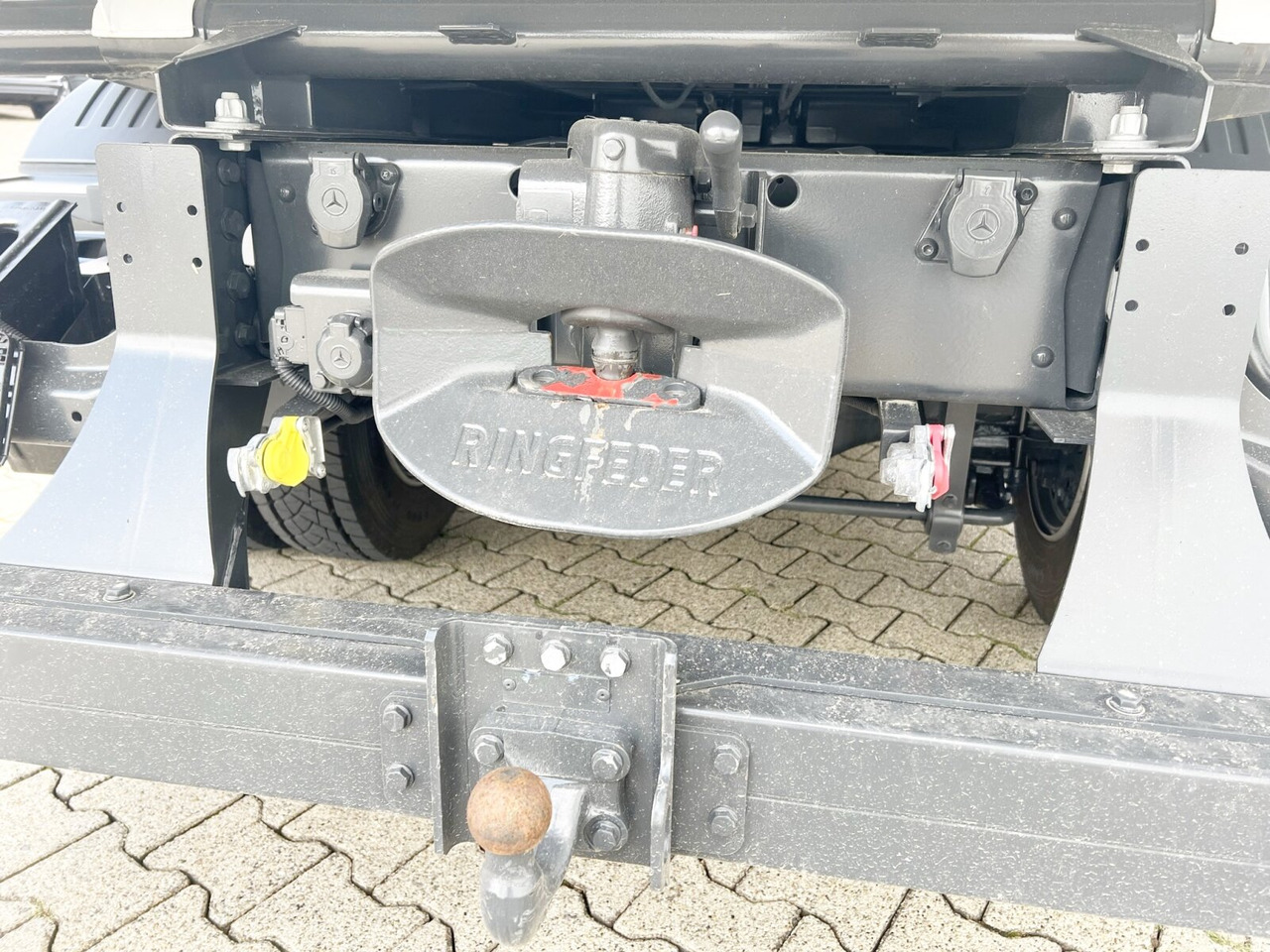 Mercedes-Benz Atego 818/23 K 4x2 Atego 818/23 K 4x2, 2x AHK, 5x VORHANDEN! - Грузовик-шасси: фото 4 Mercedes-Benz Atego 818/23 K 4x2 Atego 818/23 K 4x2, 2x AHK, 5x VORHANDEN! - Грузовик-шасси: фото 4