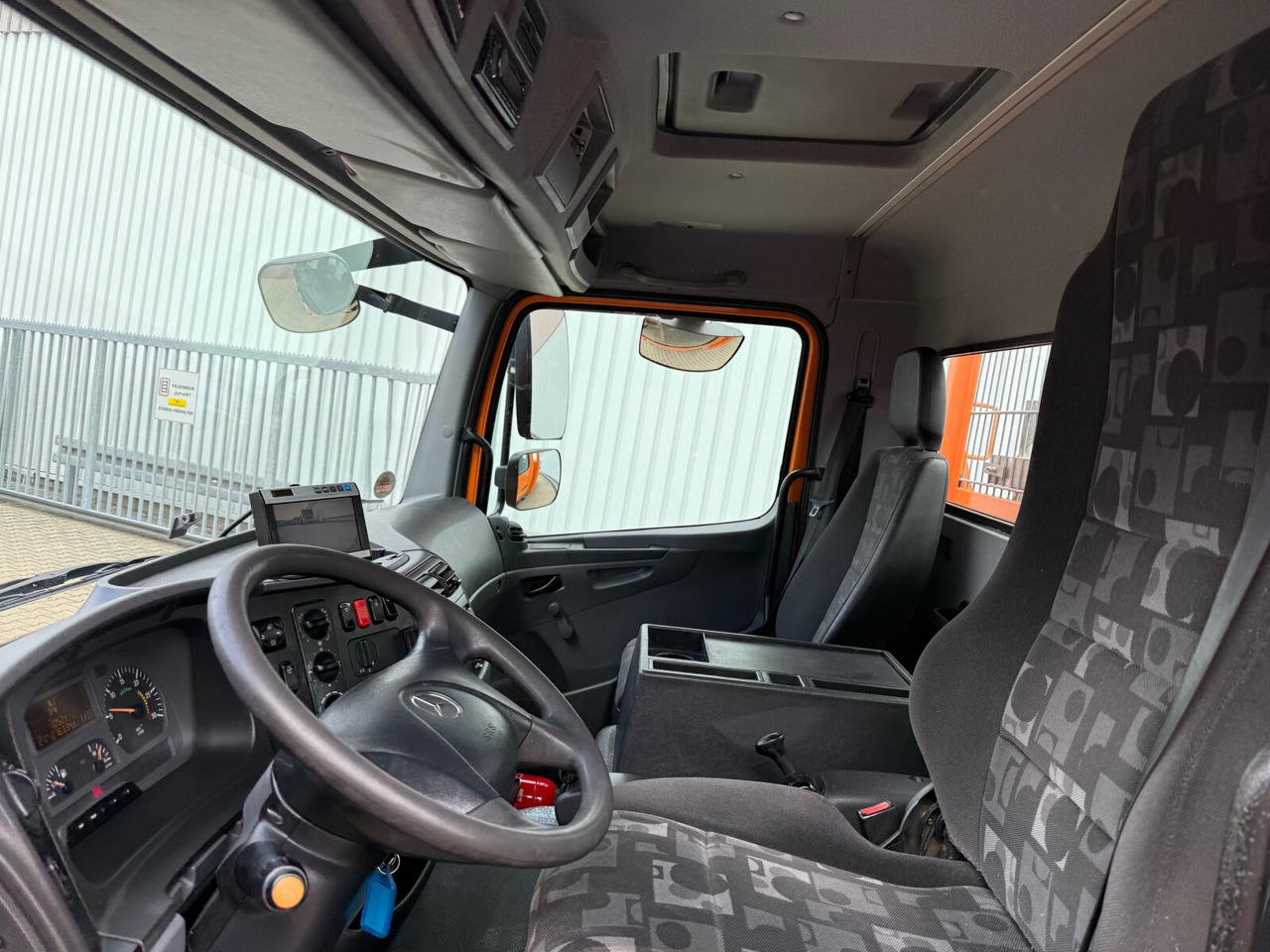 Mercedes-Benz Atego 818 4x2 Atego 818 4x2 mit LBW BÄR - Грузовик бортовой/ Платформа: фото 4 Mercedes-Benz Atego 818 4x2 Atego 818 4x2 mit LBW BÄR - Грузовик бортовой/ Платформа: фото 4