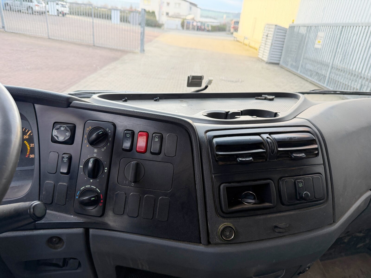 Mercedes-Benz Atego 818 K 4x2 Atego 818 K 4x2, 2x AHK - Самосвал: фото 5 Mercedes-Benz Atego 818 K 4x2 Atego 818 K 4x2, 2x AHK - Самосвал: фото 5