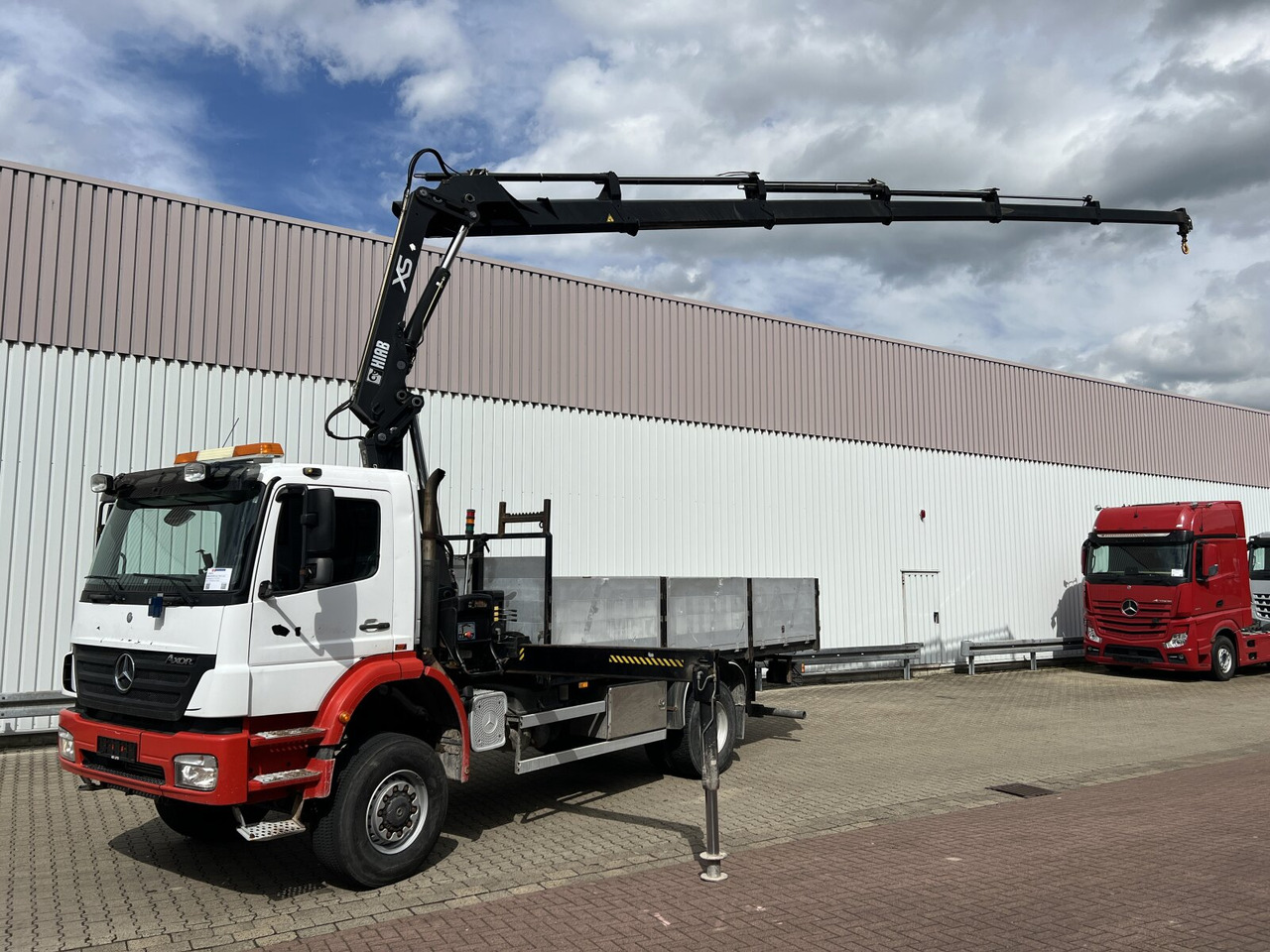 Mercedes-Benz Axor 1828 A 4x4 Axor 1828 A 4x4 mit Kran Hiab XS 166 E-5 - Автоманипулятор, Грузовик бортовой/ Платформа: фото 1 Mercedes-Benz Axor 1828 A 4x4 Axor 1828 A 4x4 mit Kran Hiab XS 166 E-5 - Автоманипулятор, Грузовик бортовой/ Платформа: фото 1