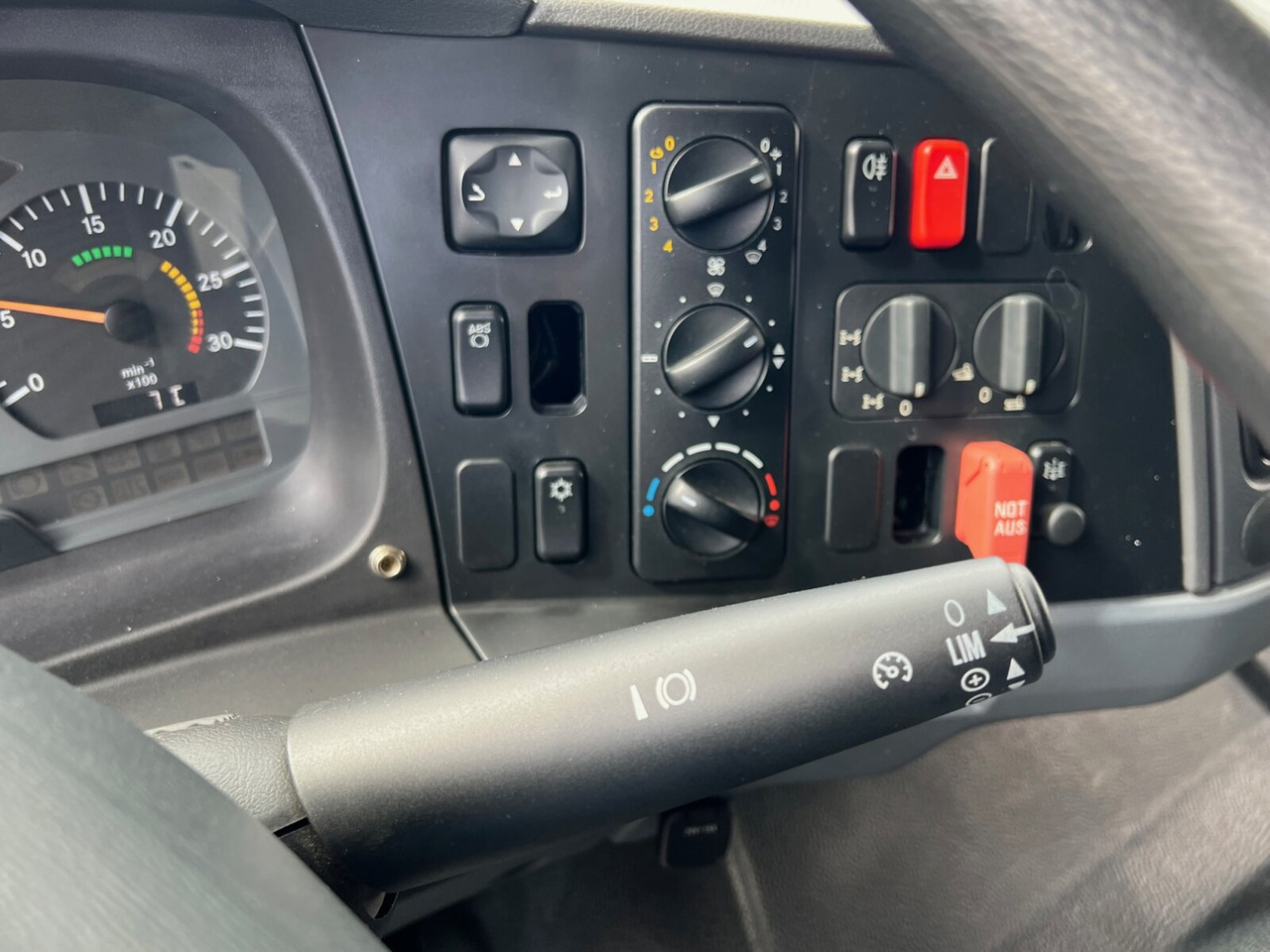 Mercedes-Benz Axor 1829 A 4x4 Axor 1829 A 4x4 - Грузовик бортовой/ Платформа: фото 2 Mercedes-Benz Axor 1829 A 4x4 Axor 1829 A 4x4 - Грузовик бортовой/ Платформа: фото 2