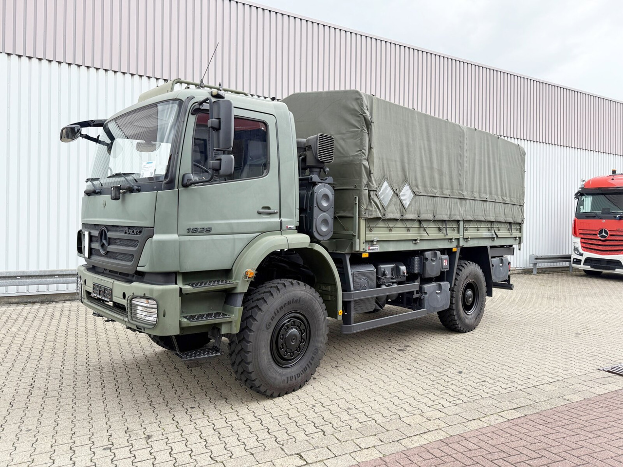 Mercedes-Benz Axor 1829 A 4x4 Axor 1829 A 4x4, Ex-Bundeswehr - Грузовик бортовой/ Платформа: фото 1 Mercedes-Benz Axor 1829 A 4x4 Axor 1829 A 4x4, Ex-Bundeswehr - Грузовик бортовой/ Платформа: фото 1