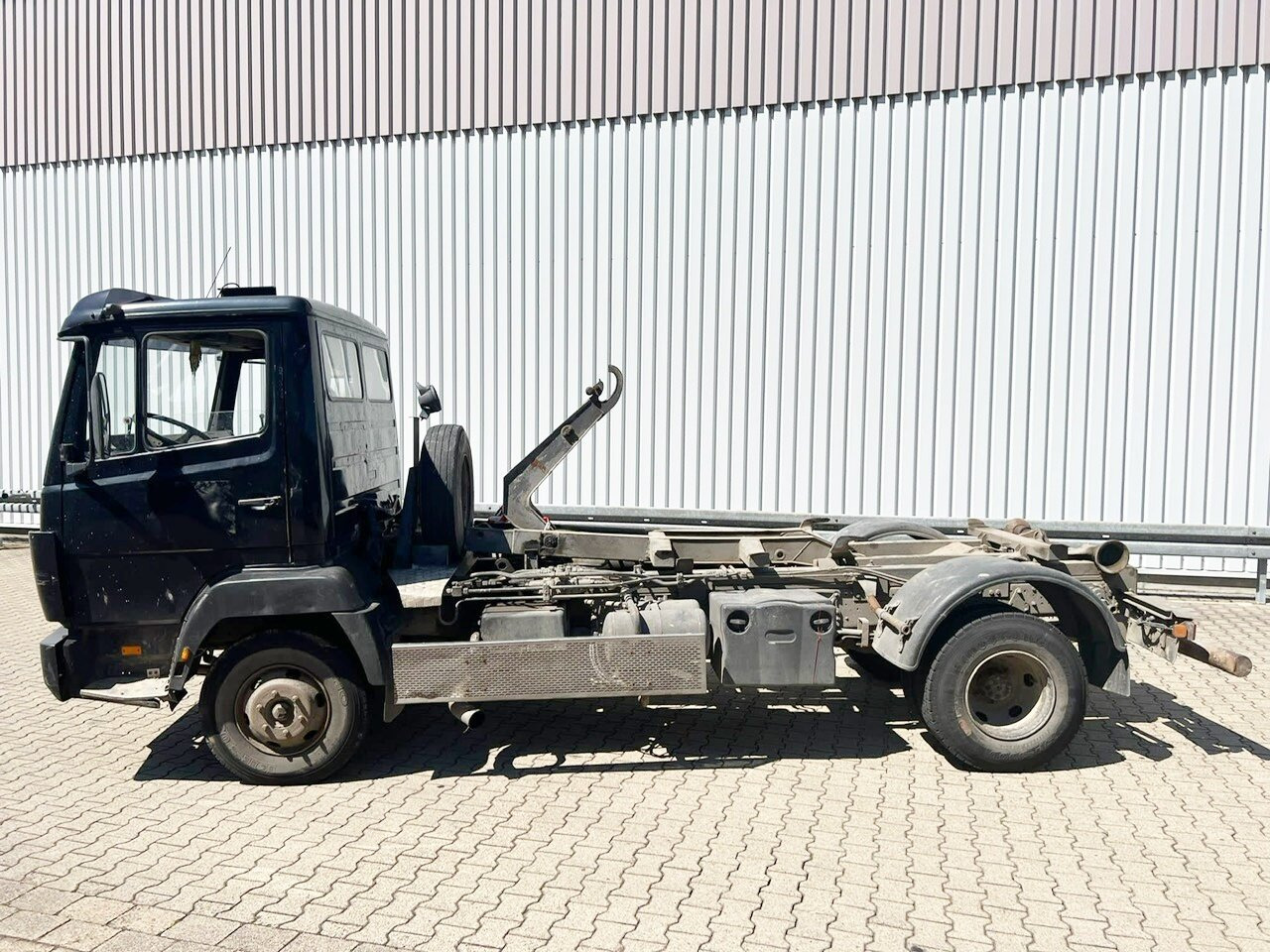 Mercedes-Benz LK 817 4x2 LK 817 4x2/37, City-Abroller, 6-Zylinder Motor - Крюковой мультилифт: фото 1 Mercedes-Benz LK 817 4x2 LK 817 4x2/37, City-Abroller, 6-Zylinder Motor - Крюковой мультилифт: фото 1