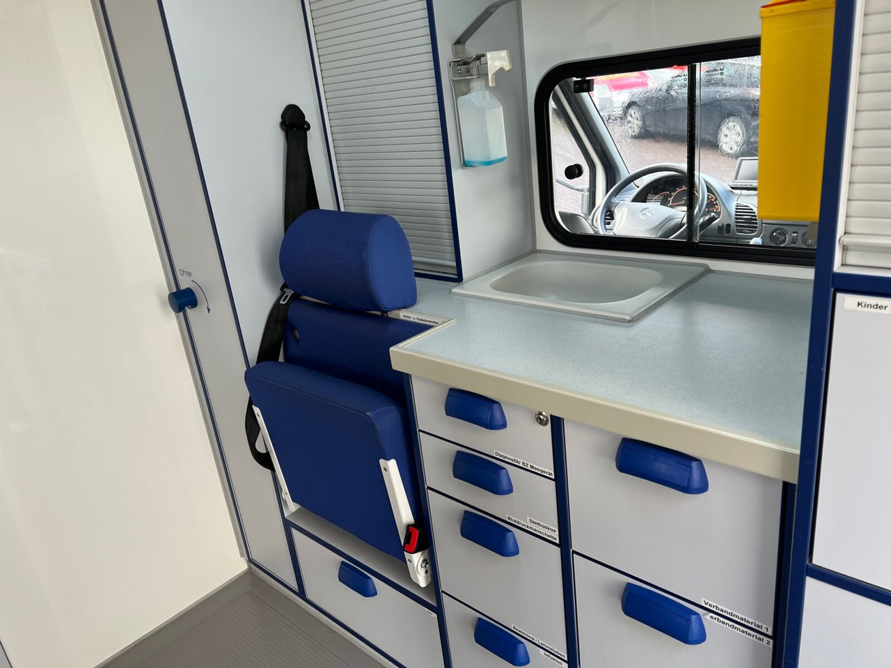 Mercedes-Benz Sprinter 313 CDI 4x2 Sprinter 313 CDI 4x2, Rettungswagen - Машина скорой помощи: фото 4 Mercedes-Benz Sprinter 313 CDI 4x2 Sprinter 313 CDI 4x2, Rettungswagen - Машина скорой помощи: фото 4