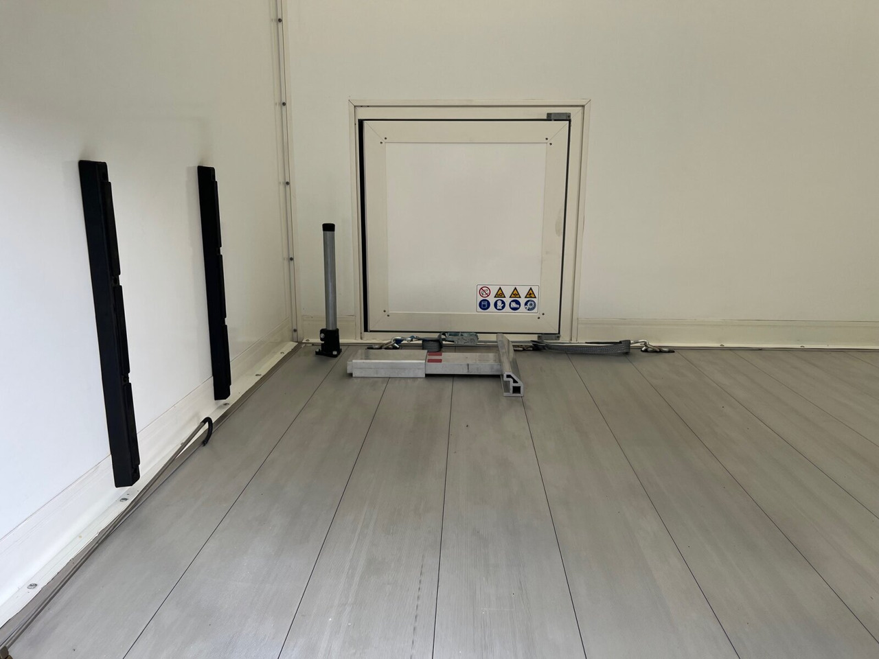 Mercedes-Benz Sprinter 516 FG 4x2 Sprinter 516 FG 4x2, MBUX, Autotransporter Comear - Цельнометаллический фургон: фото 3 Mercedes-Benz Sprinter 516 FG 4x2 Sprinter 516 FG 4x2, MBUX, Autotransporter Comear - Цельнометаллический фургон: фото 3