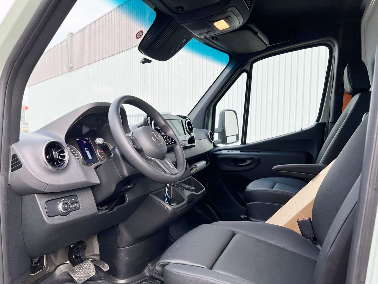 Mercedes-Benz Sprinter 516 FG 4x2 Sprinter 516 FG 4x2, MBUX, Autotransporter Comear - Цельнометаллический фургон: фото 5 Mercedes-Benz Sprinter 516 FG 4x2 Sprinter 516 FG 4x2, MBUX, Autotransporter Comear - Цельнометаллический фургон: фото 5