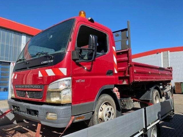 Самосвал Mitsubishi Canter Fuso 7C15D 4x2 Canter Fuso 7C15D 4x2, Wasserschaden!: фото 6 Самосвал Mitsubishi Canter Fuso 7C15D 4x2 Canter Fuso 7C15D 4x2, Wasserschaden!: фото 6