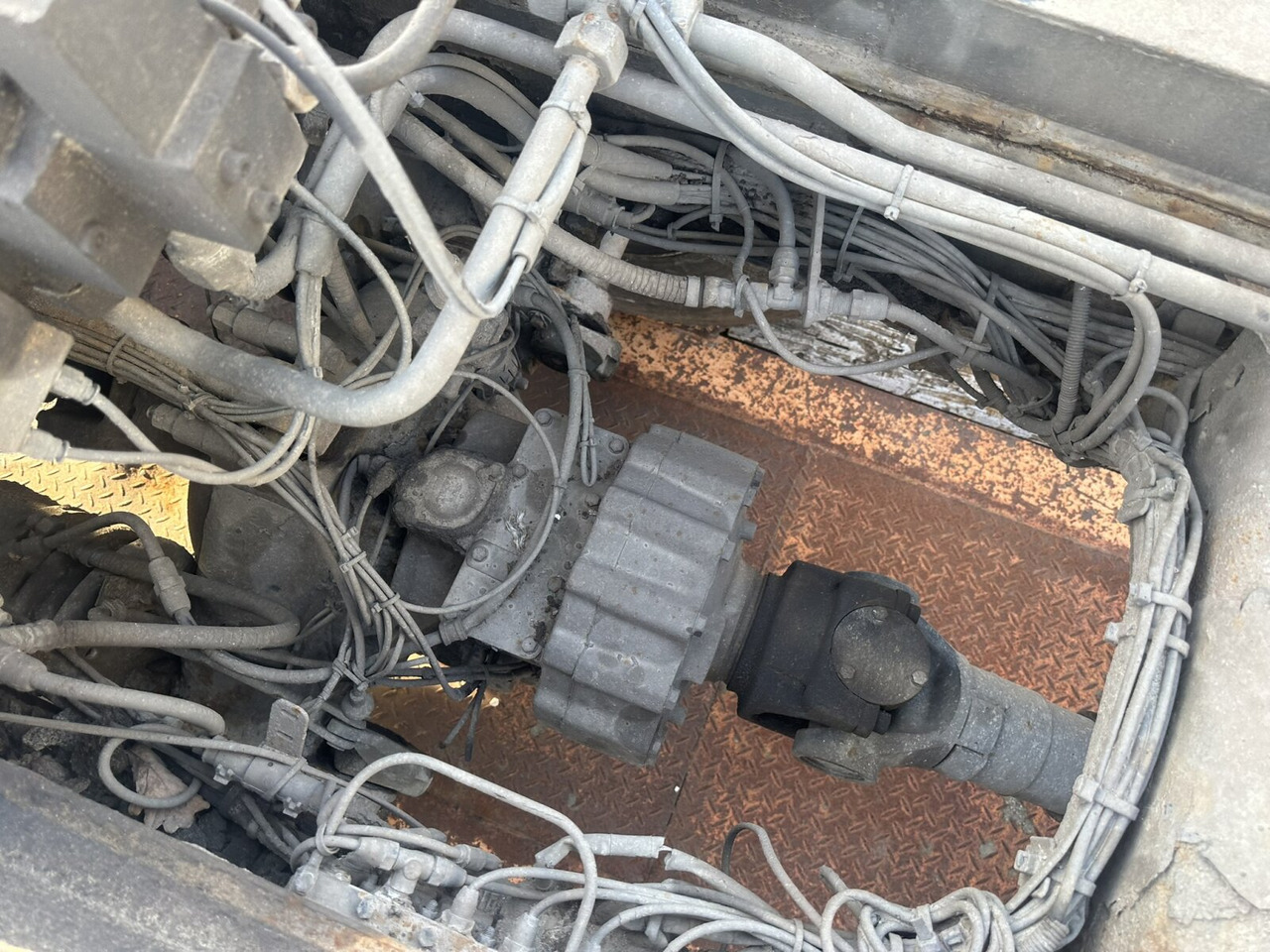 Scania 124C 400 6x6 124C 400 6x6 - Грузовик-шасси: фото 2 Scania 124C 400 6x6 124C 400 6x6 - Грузовик-шасси: фото 2