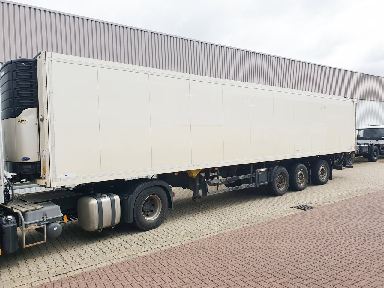 Schmitz Cargobull SKO 24 SKO 24, Carrier, LBW, Lift-/Lenkachse, 74 cbm - Полуприцеп-рефрижератор: фото 1 Schmitz Cargobull SKO 24 SKO 24, Carrier, LBW, Lift-/Lenkachse, 74 cbm - Полуприцеп-рефрижератор: фото 1