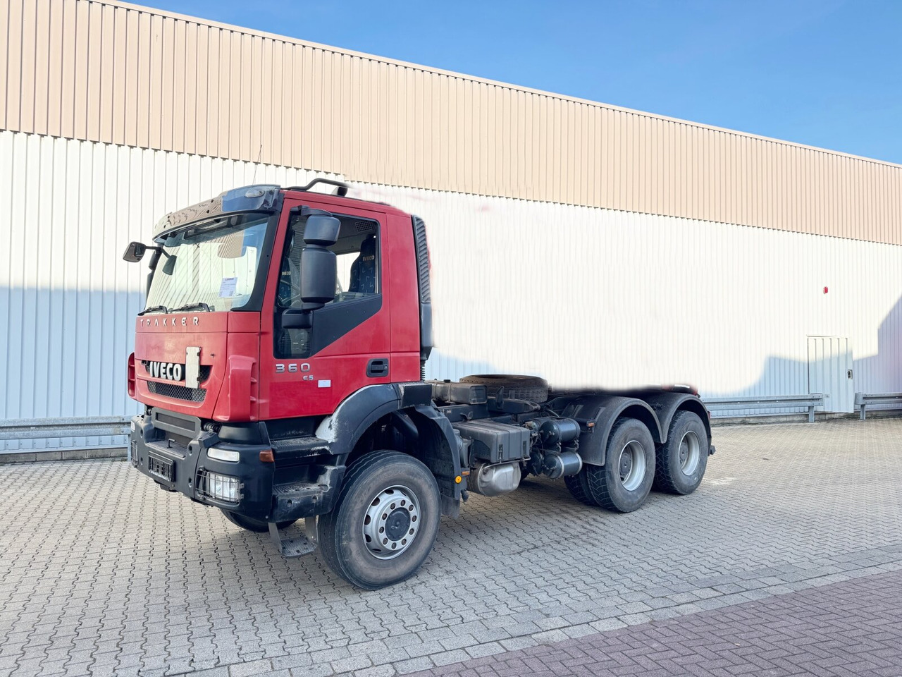 Trakker AD260T36W 6x6 Trakker AD260T36W 6x6 - Грузовик-шасси: фото 1 Trakker AD260T36W 6x6 Trakker AD260T36W 6x6 - Грузовик-шасси: фото 1