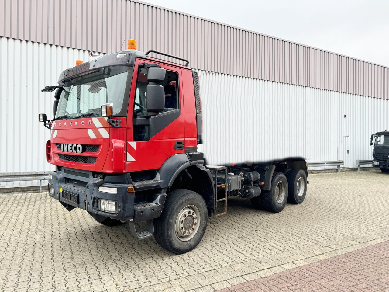 Trakker AD260T45W 6x6 Trakker AD260T45W 6x6 - Грузовик-шасси: фото 1 Trakker AD260T45W 6x6 Trakker AD260T45W 6x6 - Грузовик-шасси: фото 1