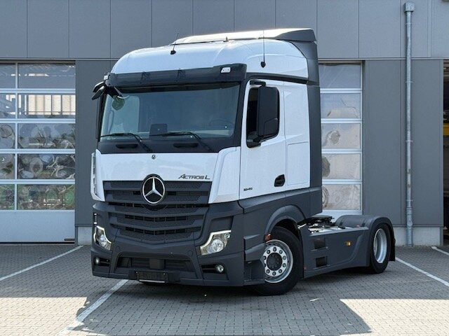 Mercedes-Benz Actros 1845 LSnRL 4x2 Actros 1845 LSnRL 4x2, Retarder, Volumer, MultimediaCockpit, Navi - Тягач: фото 1 Mercedes-Benz Actros 1845 LSnRL 4x2 Actros 1845 LSnRL 4x2, Retarder, Volumer, MultimediaCockpit, Navi - Тягач: фото 1