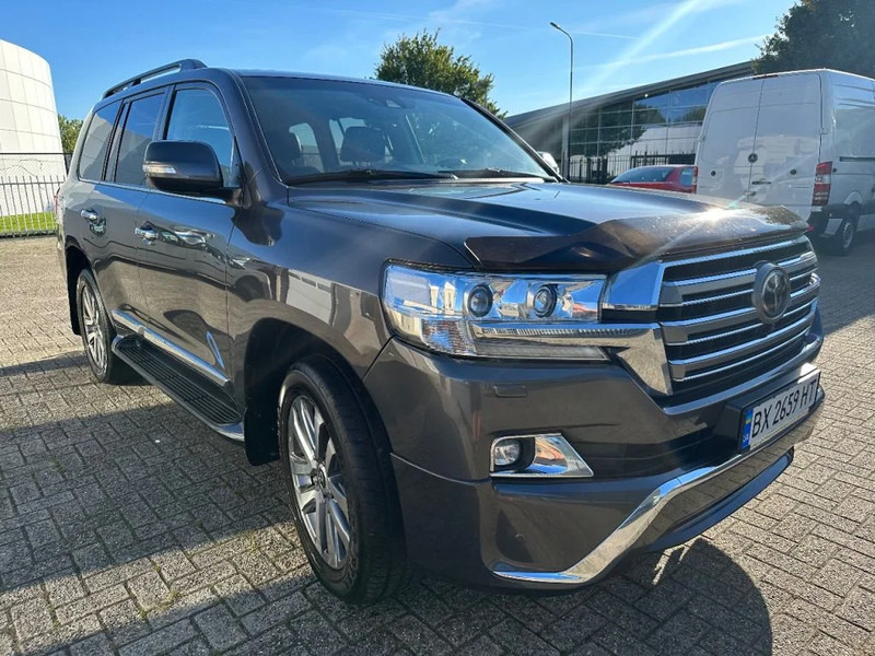 Внедорожник Toyota Land Cruiser V8 LAND CRUISER 200 V8 + CAMERA 360 + FRIDGE + DIESEL + ONLY EXPORT: фото 7