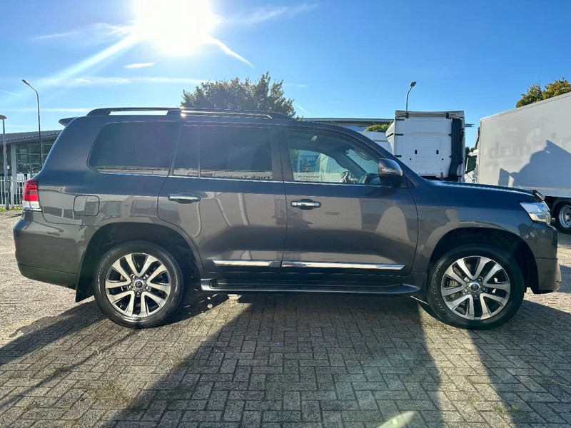 Внедорожник Toyota Land Cruiser V8 LAND CRUISER 200 V8 + CAMERA 360 + FRIDGE + DIESEL + ONLY EXPORT: фото 6