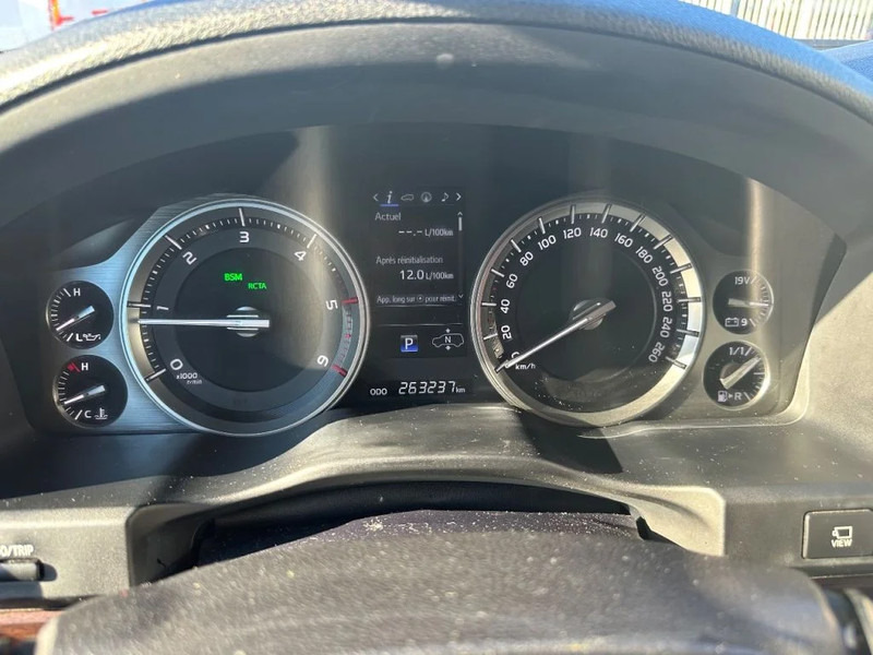 Внедорожник Toyota Land Cruiser V8 LAND CRUISER 200 V8 + CAMERA 360 + FRIDGE + DIESEL + ONLY EXPORT: фото 14