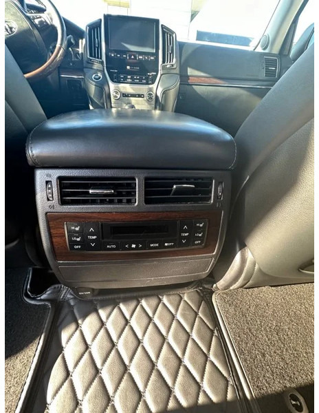 Внедорожник Toyota Land Cruiser V8 LAND CRUISER 200 V8 + CAMERA 360 + FRIDGE + DIESEL + ONLY EXPORT: фото 12