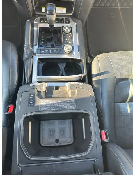 Внедорожник Toyota Land Cruiser V8 LAND CRUISER 200 V8 + CAMERA 360 + FRIDGE + DIESEL + ONLY EXPORT: фото 15