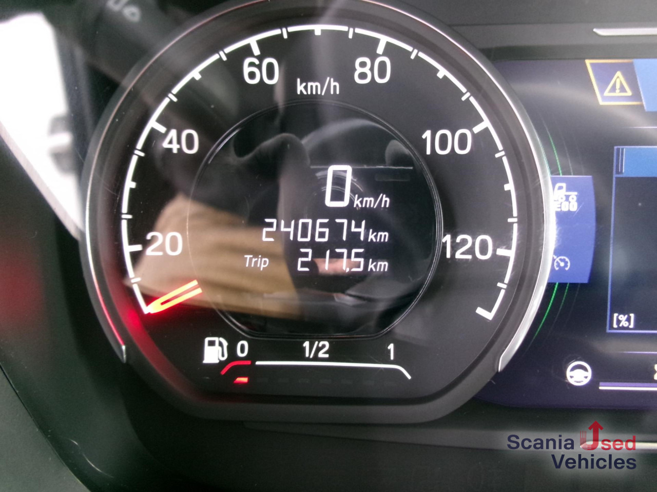 SCANIA R 460 A4x2NA SUPER NAVI Standklima DAB - Тягач: фото 3 SCANIA R 460 A4x2NA SUPER NAVI Standklima DAB - Тягач: фото 3