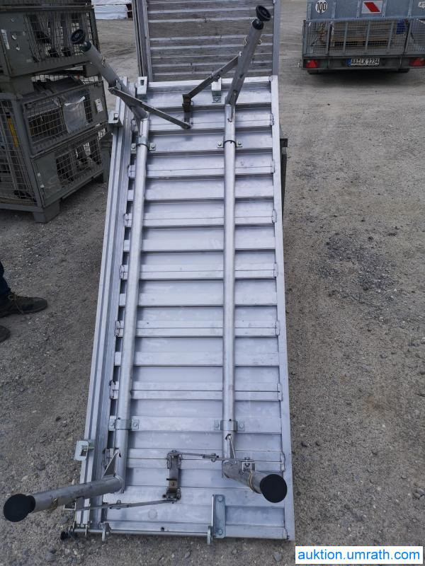 Posten Konvolut Zarges Plattform Laufsteg Bühne Überstieg Gehsteig Sockel Treppen Aluminium hochwertig - Оборудование для гаражей/ Мастерских: фото 3 Posten Konvolut Zarges Plattform Laufsteg Bühne Überstieg Gehsteig Sockel Treppen Aluminium hochwertig - Оборудование для гаражей/ Мастерских: фото 3