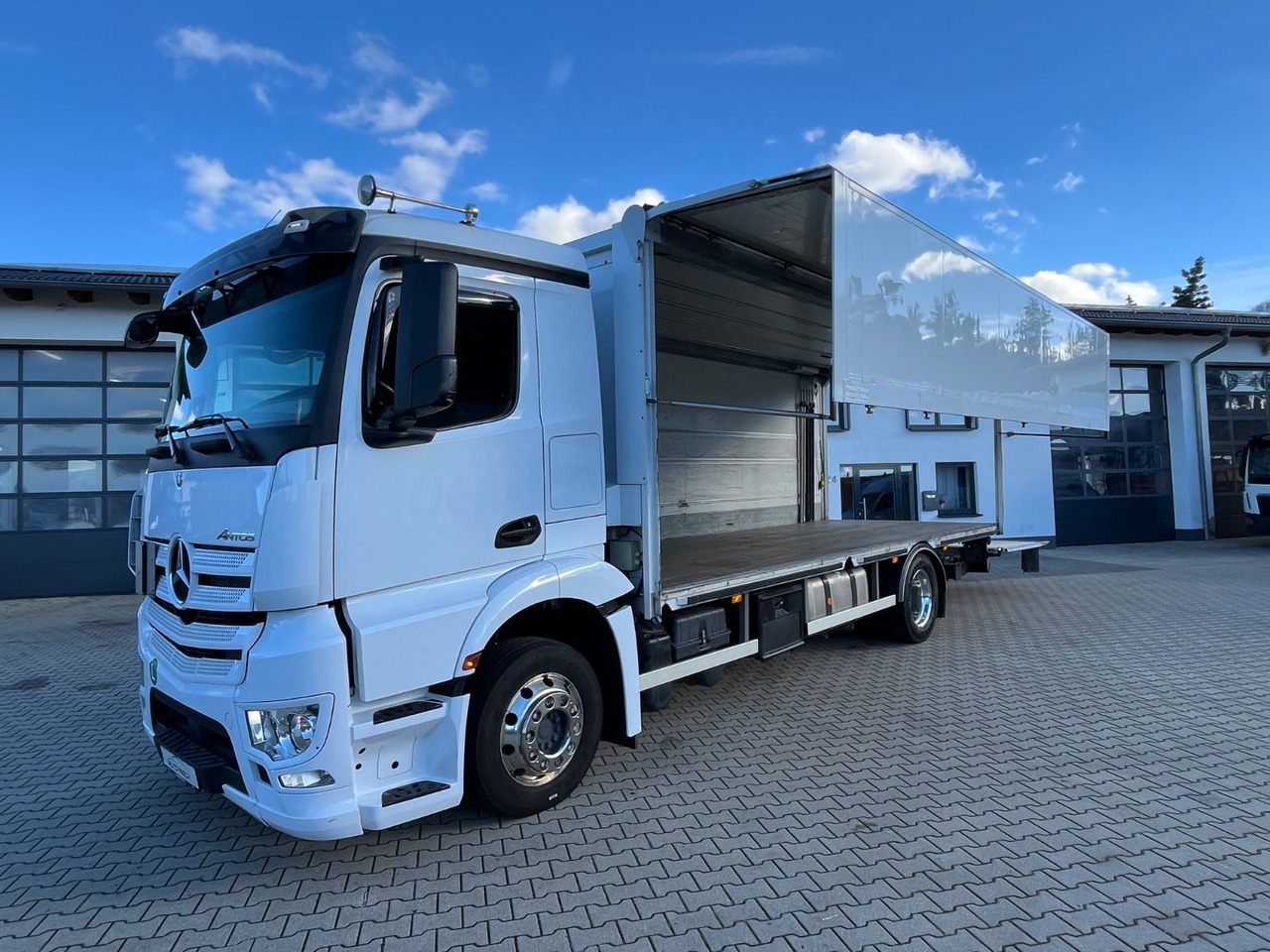 Mercedes-Benz Antos 1836 Klappwand Getränkekoffer beheizt - Грузовик для перевозки напитков: фото 2 Mercedes-Benz Antos 1836 Klappwand Getränkekoffer beheizt - Грузовик для перевозки напитков: фото 2