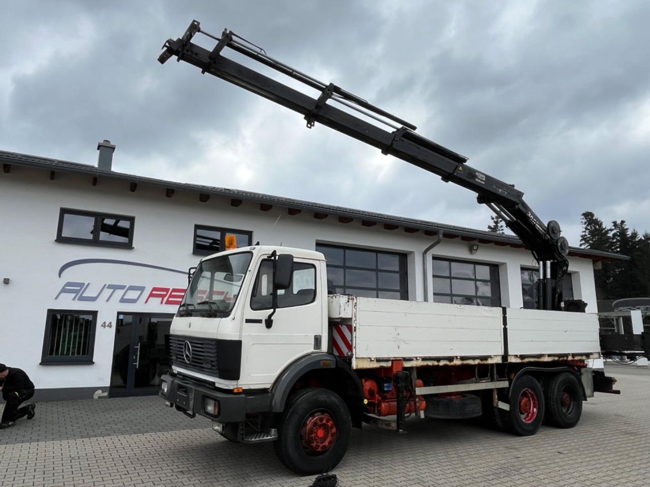 Mercedes-Benz SK 2635 6x4 V8 Pritsche mit HIAB 300-4 - Грузовик бортовой/ Платформа, Автоманипулятор: фото 1 Mercedes-Benz SK 2635 6x4 V8 Pritsche mit HIAB 300-4 - Грузовик бортовой/ Платформа, Автоманипулятор: фото 1