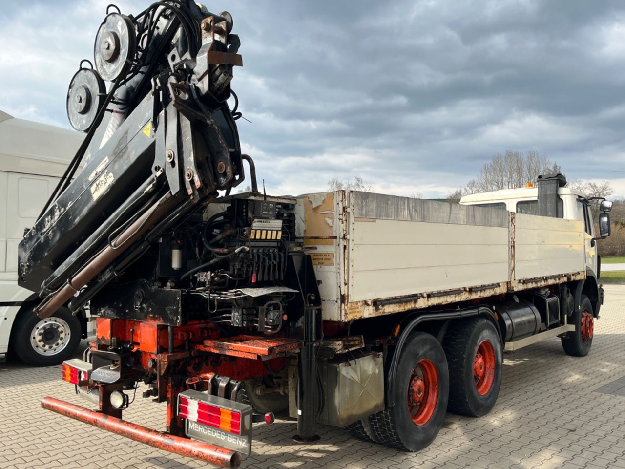 Mercedes-Benz SK 2635 6x4 V8 Pritsche mit HIAB 300-4 - Грузовик бортовой/ Платформа, Автоманипулятор: фото 5 Mercedes-Benz SK 2635 6x4 V8 Pritsche mit HIAB 300-4 - Грузовик бортовой/ Платформа, Автоманипулятор: фото 5