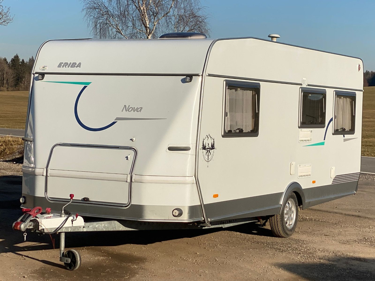 HYMER / ERIBA / HYMERCAR Nova 530 Swing mit Längsbetten und Moser, top Zu - Прицеп дача: фото 3 HYMER / ERIBA / HYMERCAR Nova 530 Swing mit Längsbetten und Moser, top Zu - Прицеп дача: фото 3
