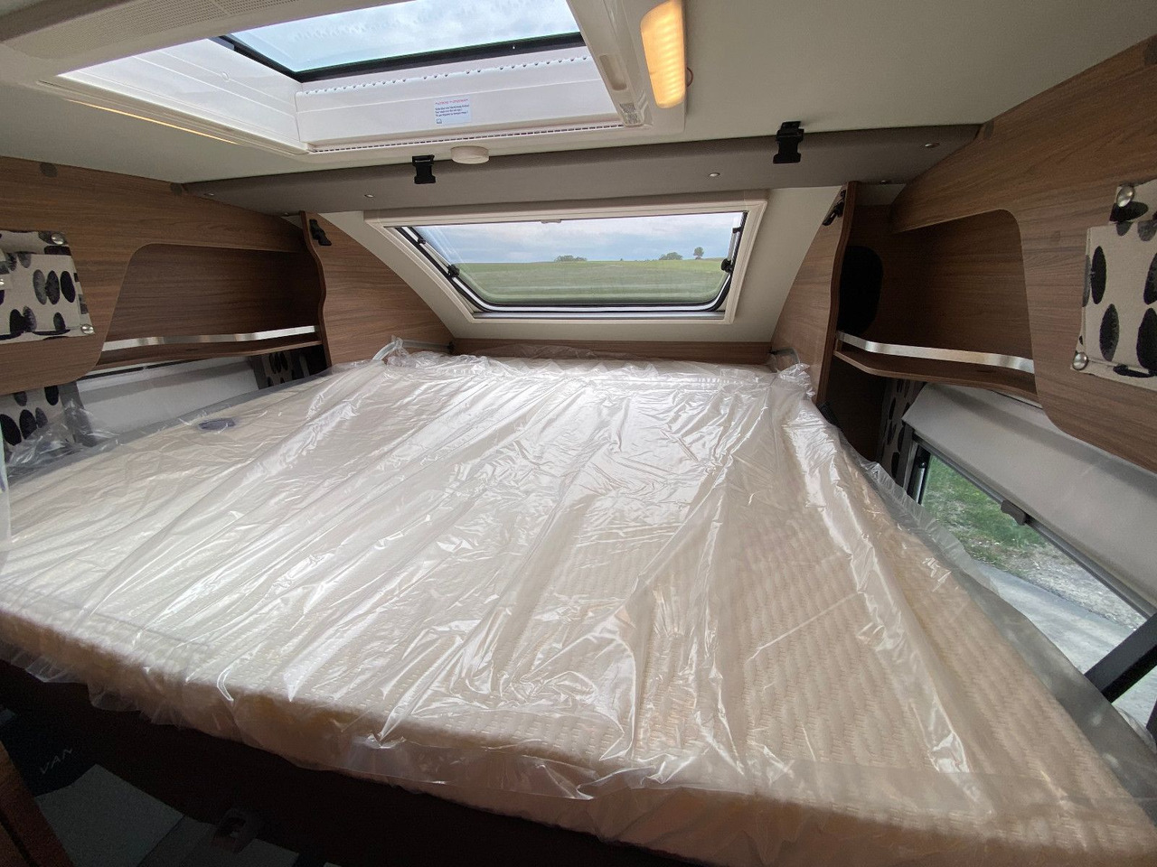 Полуинтегрированный автодом Knaus Tourer Van 500 LT, slide Bett, 4 P. Zulassung: фото 11
