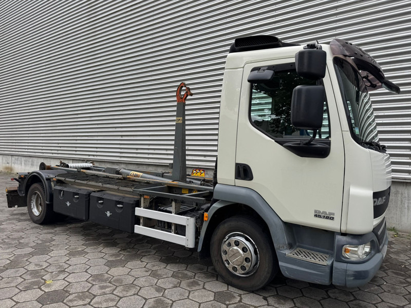DAF LF 45.180 / Hook System / Manual / TUV: 11-2025 / Belgium Truck - Крюковой мультилифт: фото 2 DAF LF 45.180 / Hook System / Manual / TUV: 11-2025 / Belgium Truck - Крюковой мультилифт: фото 2