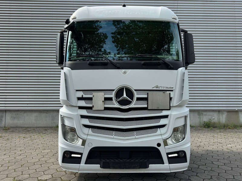 Mercedes-Benz Actros 1845 / Euro 5 / 2 Tanks / 2 In Stock - Тягач: фото 4 Mercedes-Benz Actros 1845 / Euro 5 / 2 Tanks / 2 In Stock - Тягач: фото 4