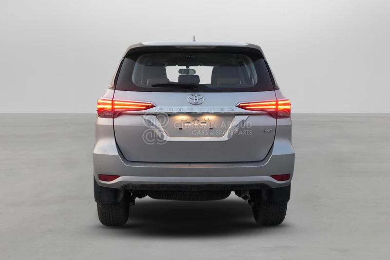 Toyota Fortuner 4x4 - Внедорожник: фото 5 Toyota Fortuner 4x4 - Внедорожник: фото 5