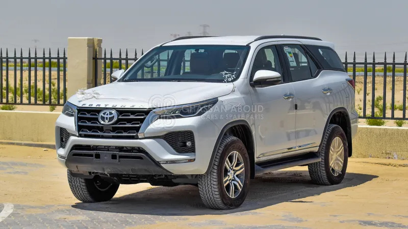 Toyota Fortuner 4x4 - Внедорожник: фото 1 Toyota Fortuner 4x4 - Внедорожник: фото 1