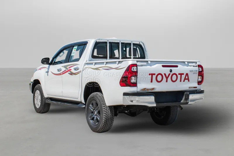 Toyota Hilux 4X4 Double Cabin - Пикап, Грузопассажирский фургон: фото 3 Toyota Hilux 4X4 Double Cabin - Пикап, Грузопассажирский фургон: фото 3