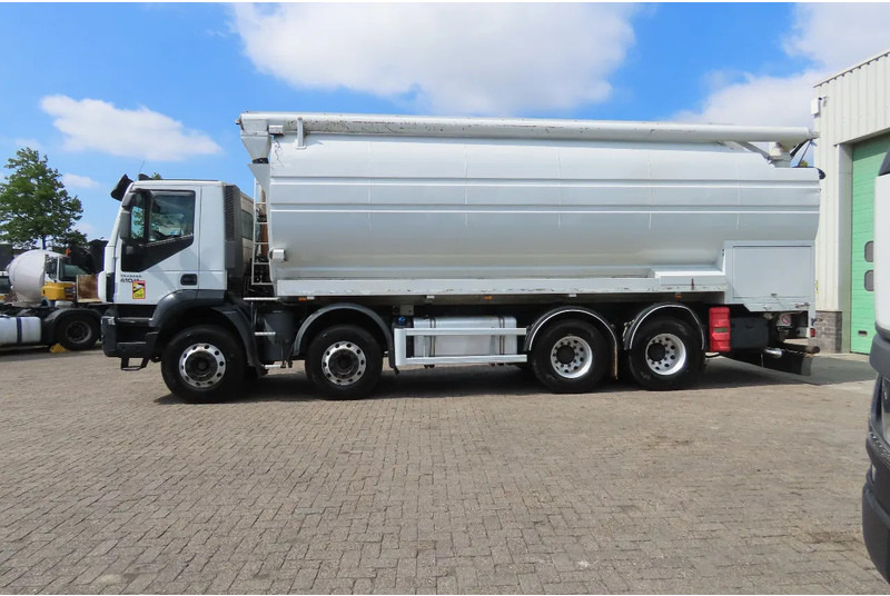 Iveco Eurotrakker 410 8x4. Light damages, 100% all working. 100% drivable - Грузовик-цистерна: фото 4 Iveco Eurotrakker 410 8x4. Light damages, 100% all working. 100% drivable - Грузовик-цистерна: фото 4