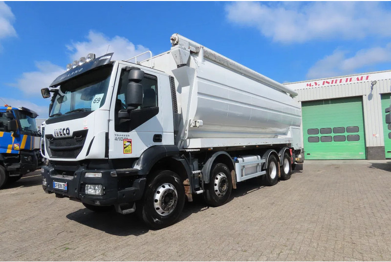 Iveco Eurotrakker 410 8x4. Light damages, 100% all working. 100% drivable - Грузовик-цистерна: фото 1 Iveco Eurotrakker 410 8x4. Light damages, 100% all working. 100% drivable - Грузовик-цистерна: фото 1
